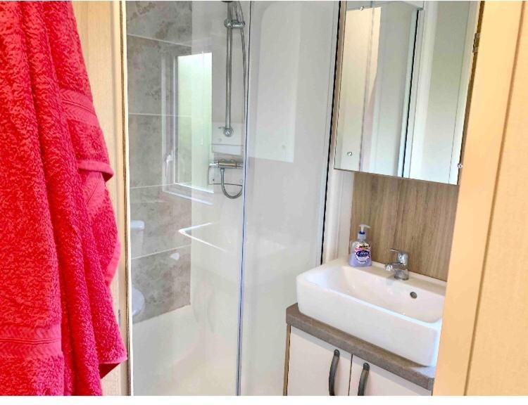 Hastings Holiday Home At Fairlight Lodge Beauport Holiday Park St Leonards-on-Sea Екстериор снимка